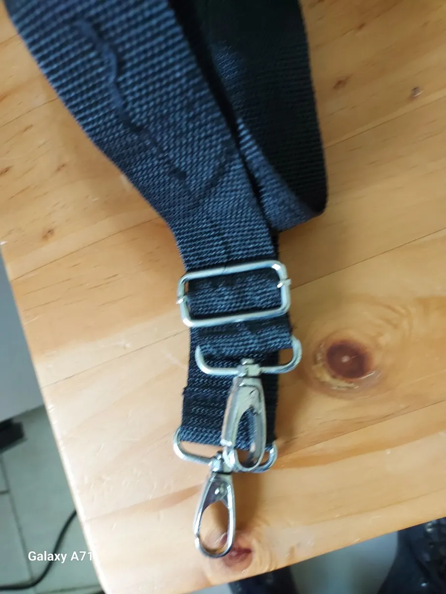 BENQ Laptop Bag in really great condition - Image 4