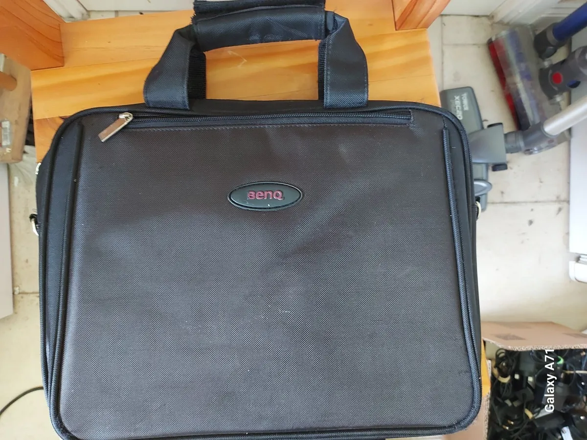 BENQ Laptop Bag in really great condition - Image 1