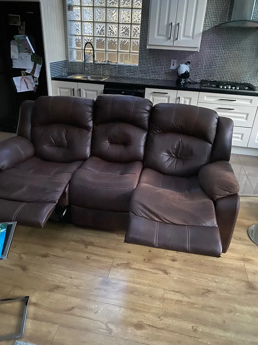 Brown leather 3seater recliner - Image 3