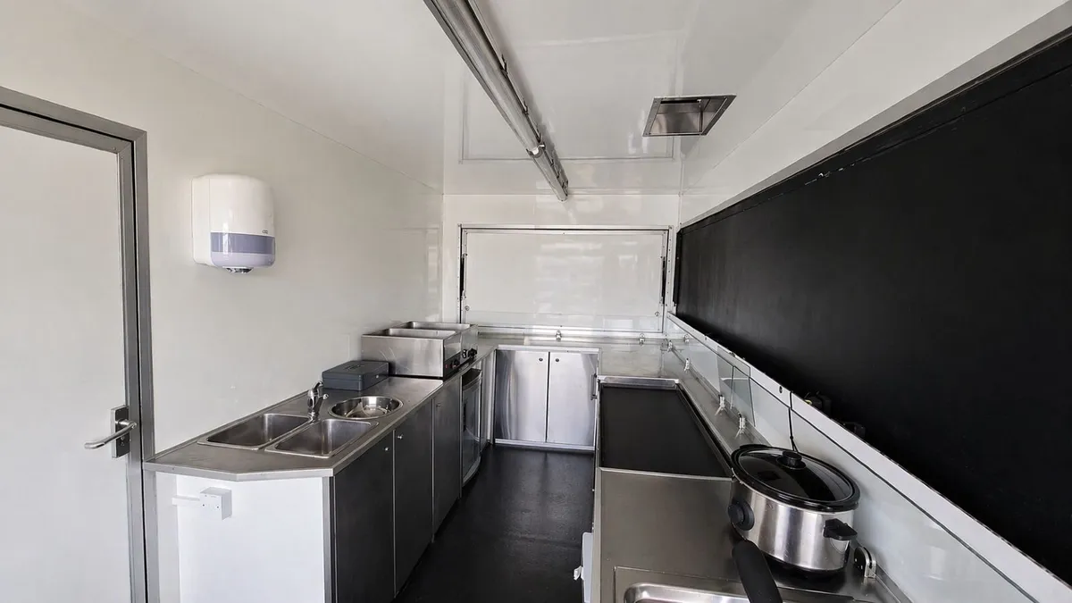 CATERING TRAILER - Image 4