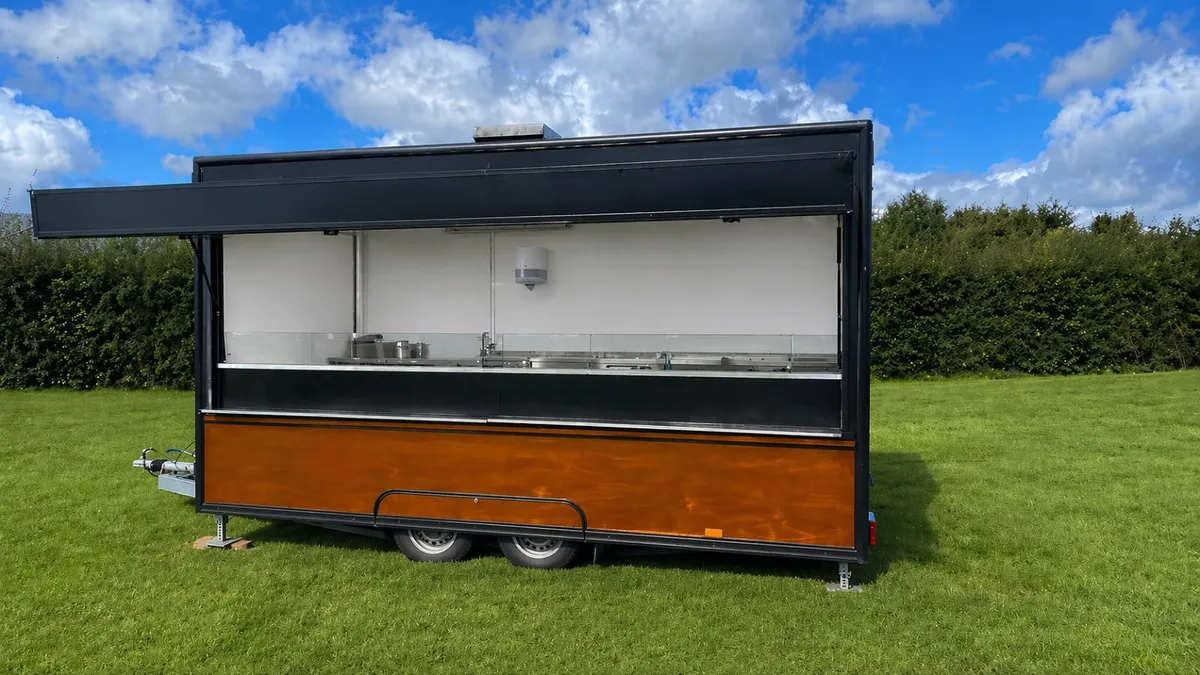 CATERING TRAILER - Image 1