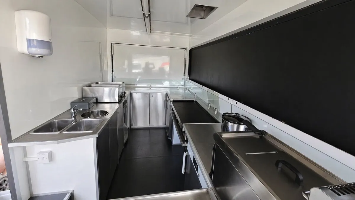 CATERING TRAILER - Image 3