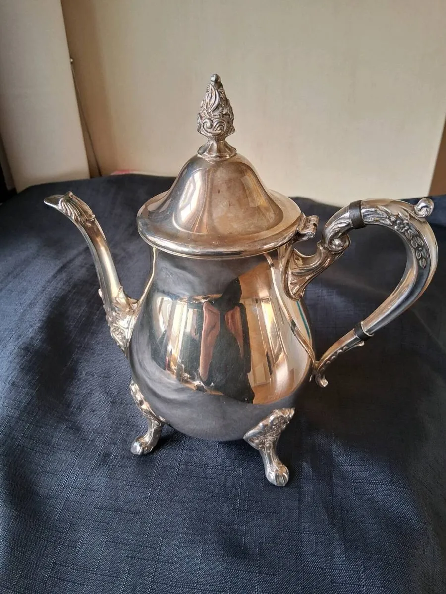 Viners Silver Plated Teapot - Image 1