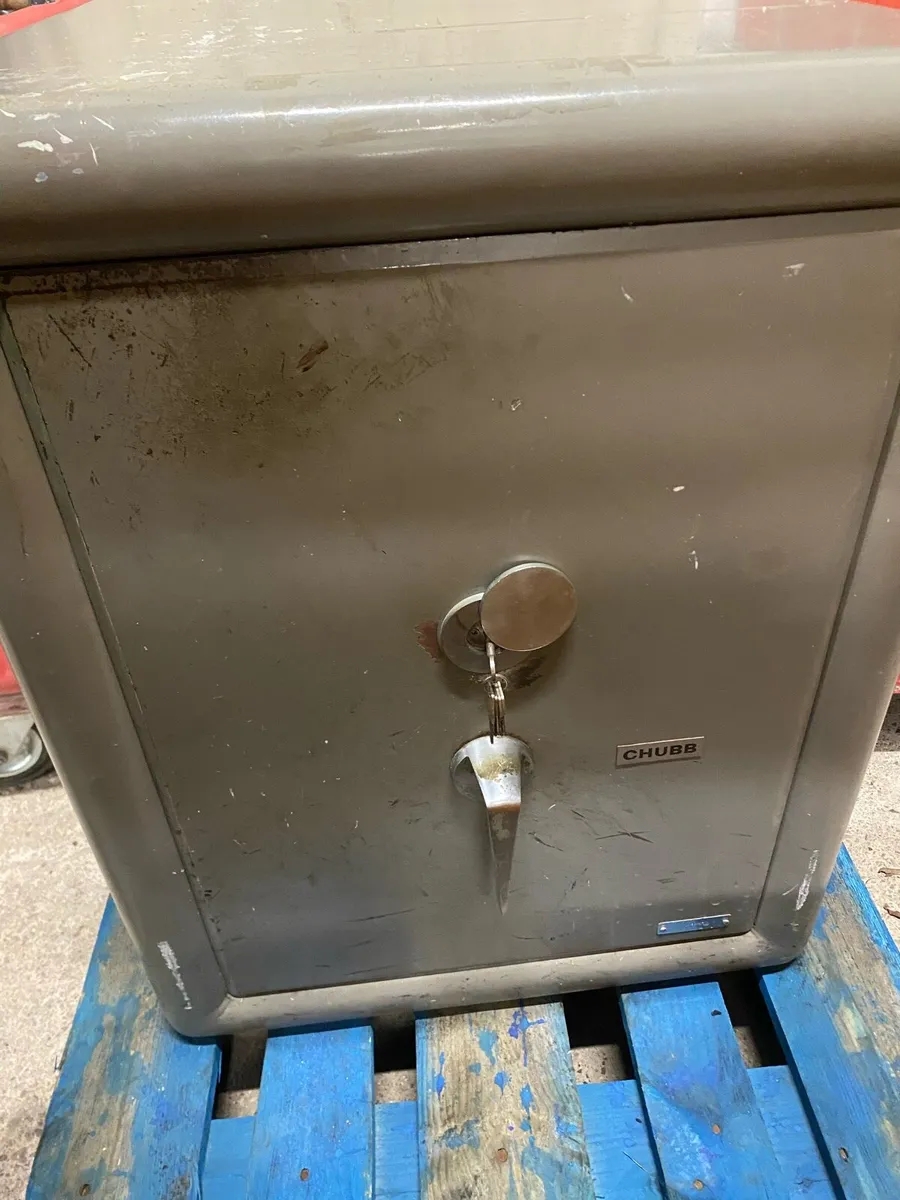 Chubb heavy duty safe - Image 1