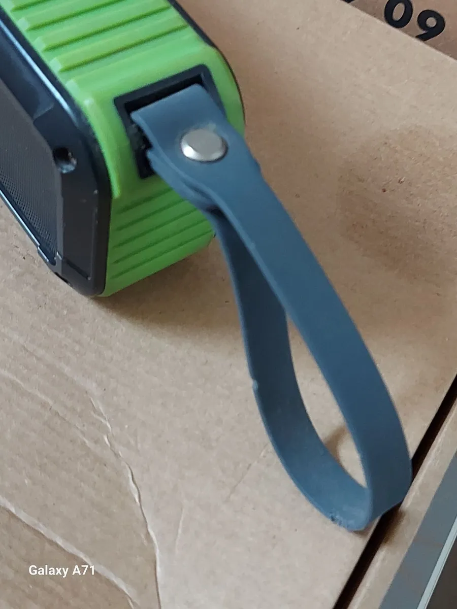 REFUEL wireless Bluetooth Speaker Green - Image 4