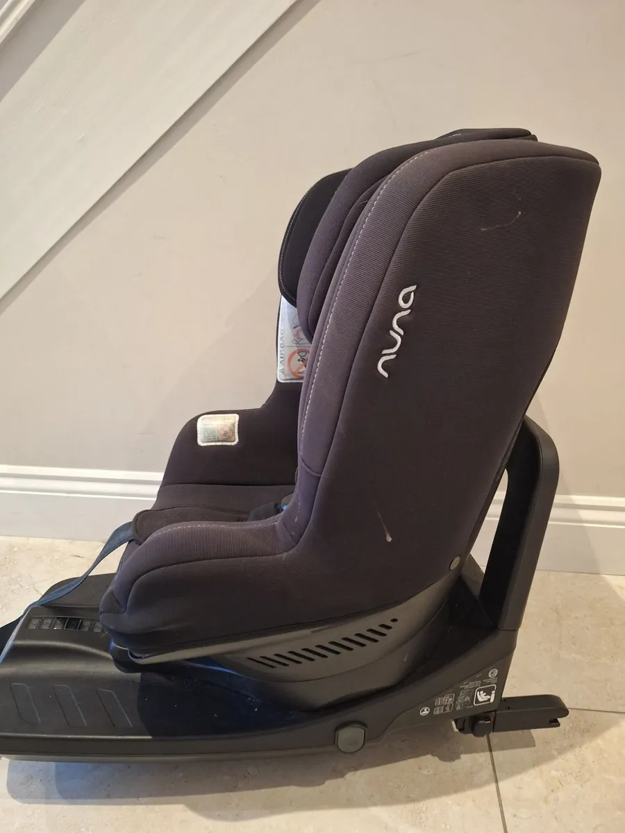 Nuna 360 rotating isofix car seat - used - Image 1