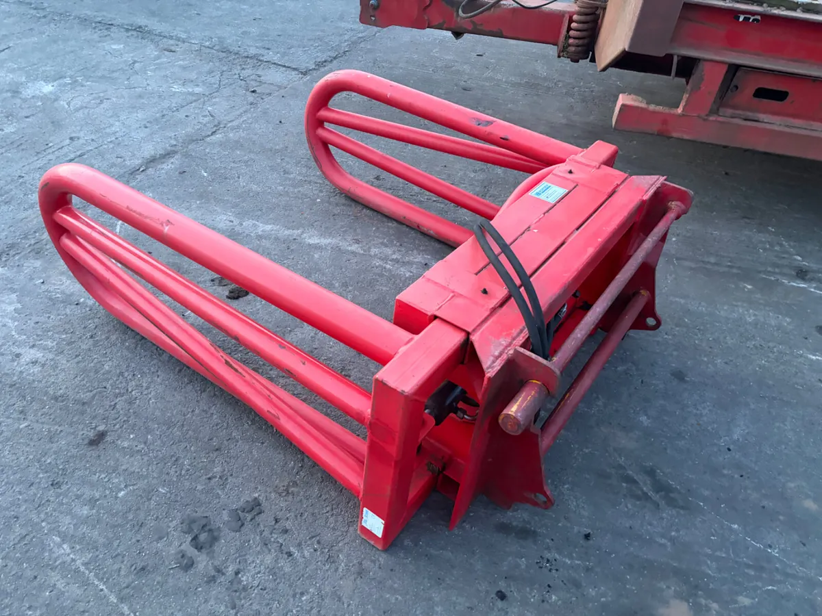 Square Bale Grab - Image 1