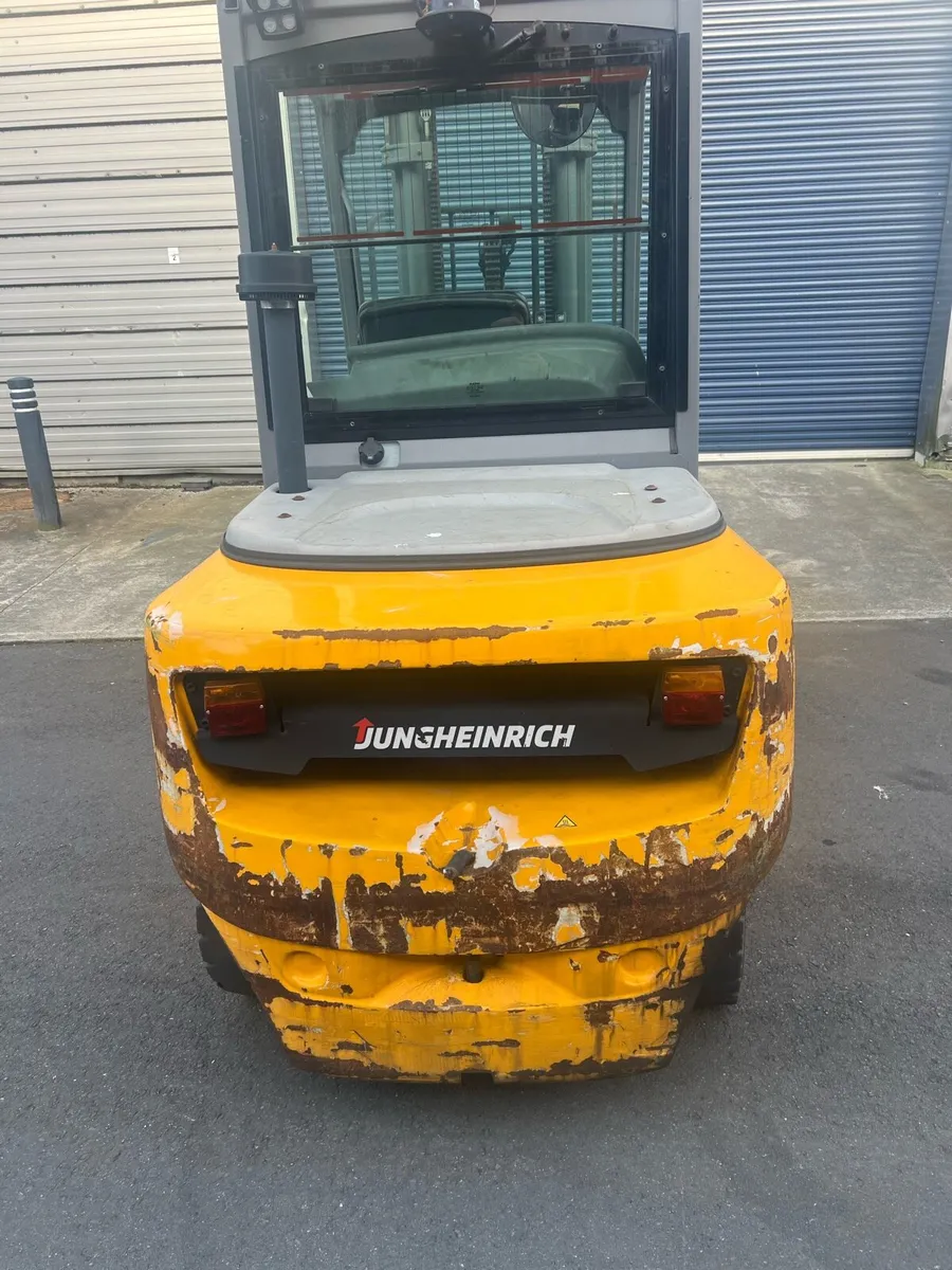 Fork lift 3 ton - Image 2