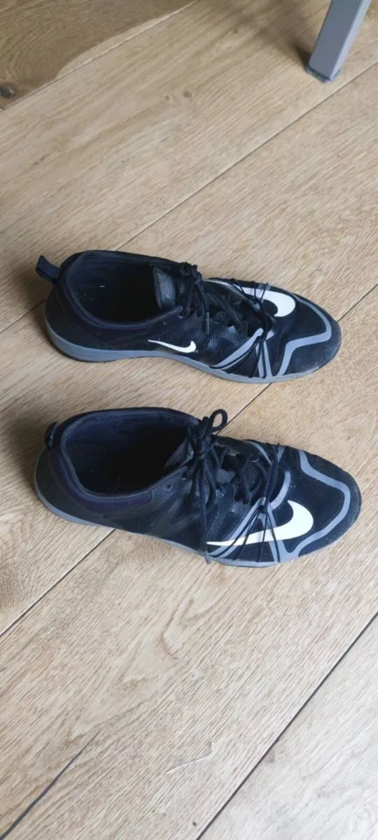 Nike shoes 4,5.