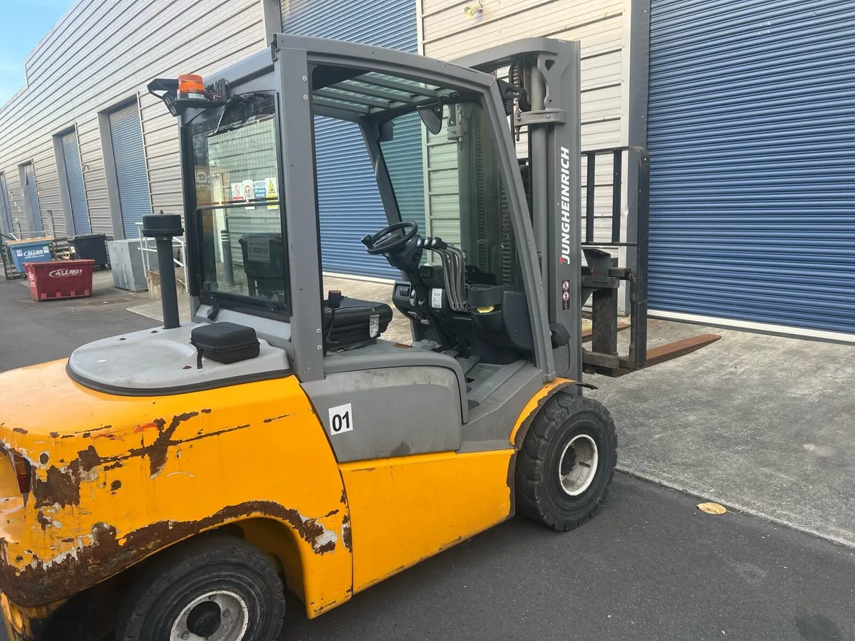 Fork lift 3 ton - Image 1