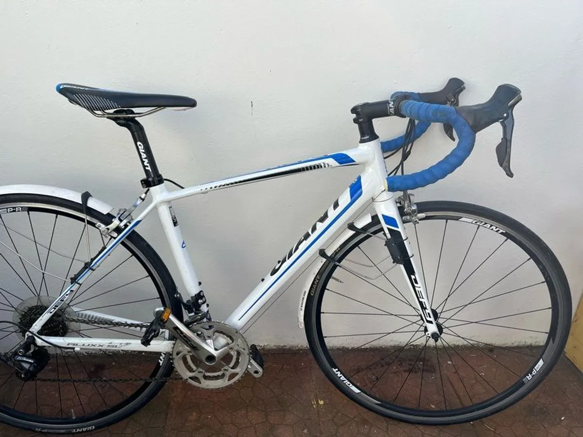 Road bike Giant Defy Aluxx SL - Image 1