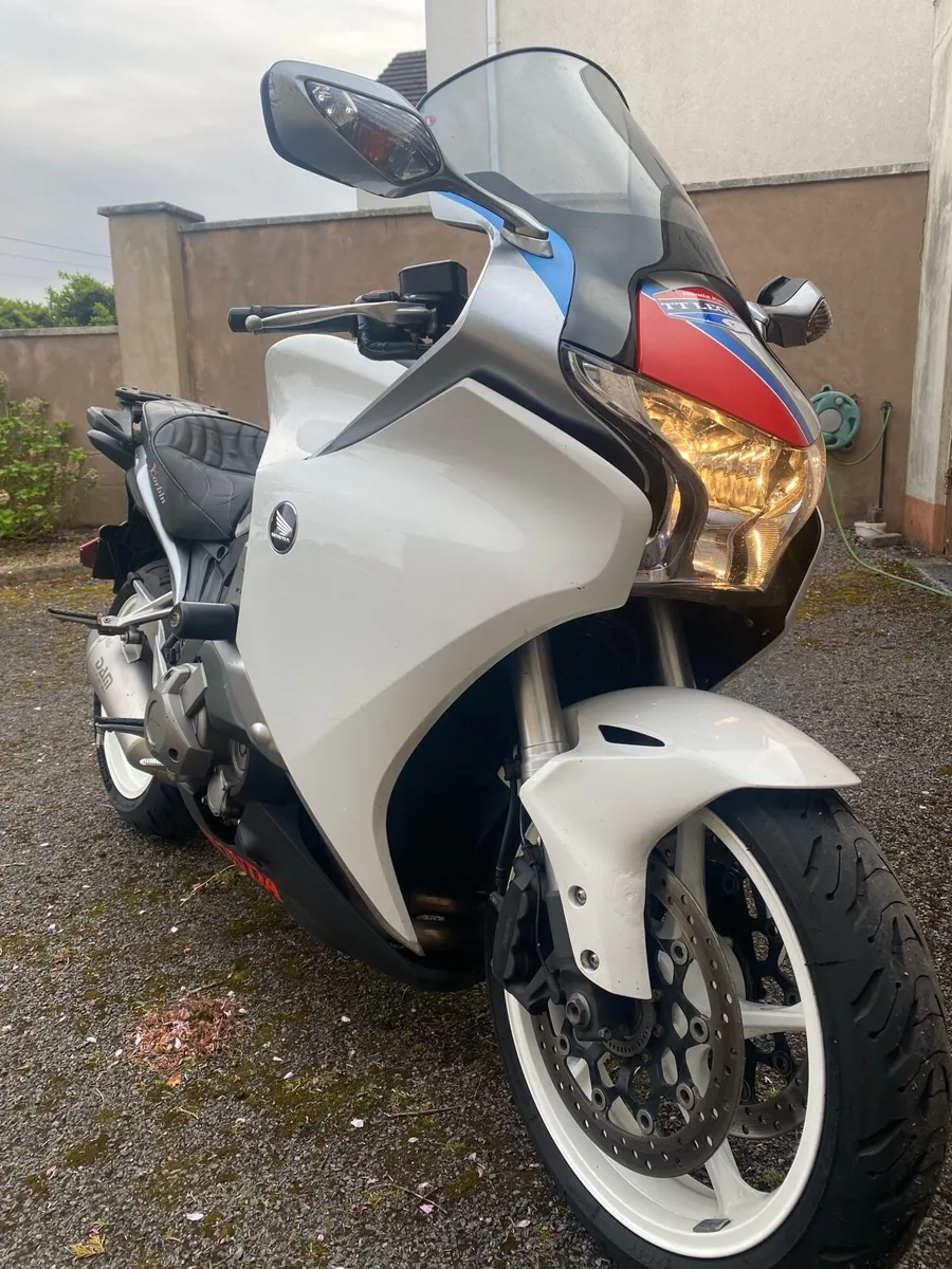 Honda VFR 1200F DCT - Image 1