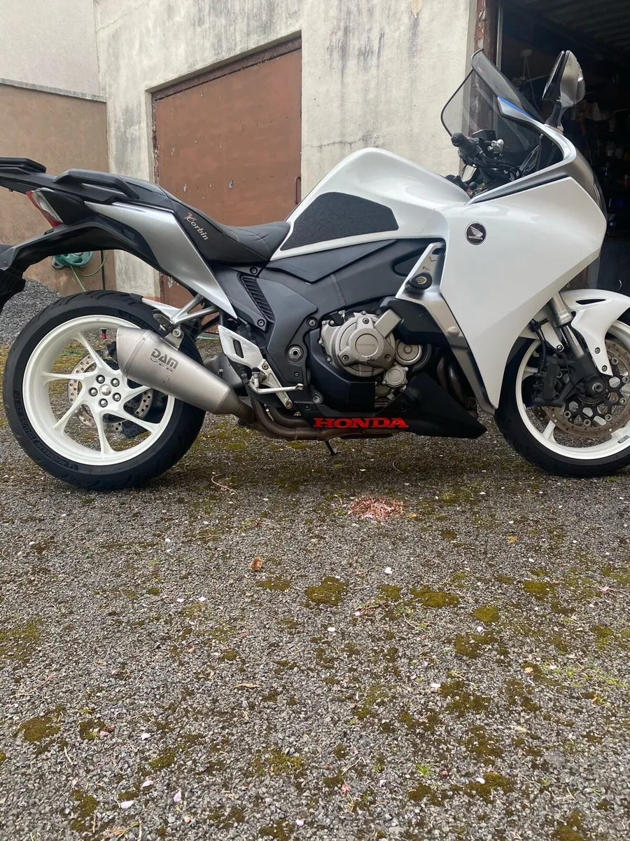 Honda VFR 1200F DCT - Image 2
