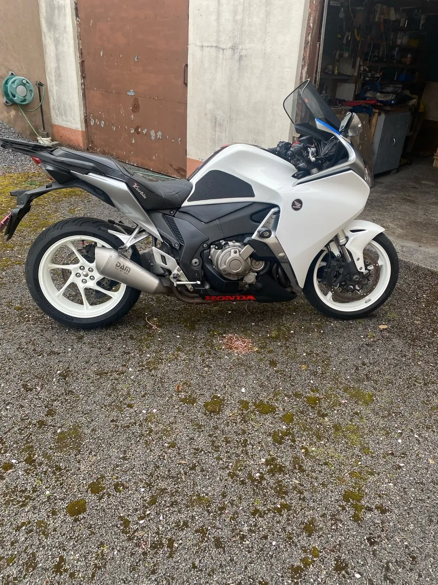 Honda VFR 1200F DCT - Image 4