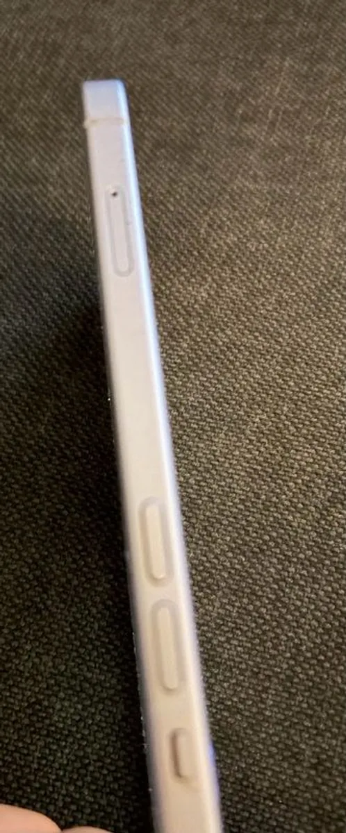 iPhone 15 - Image 3