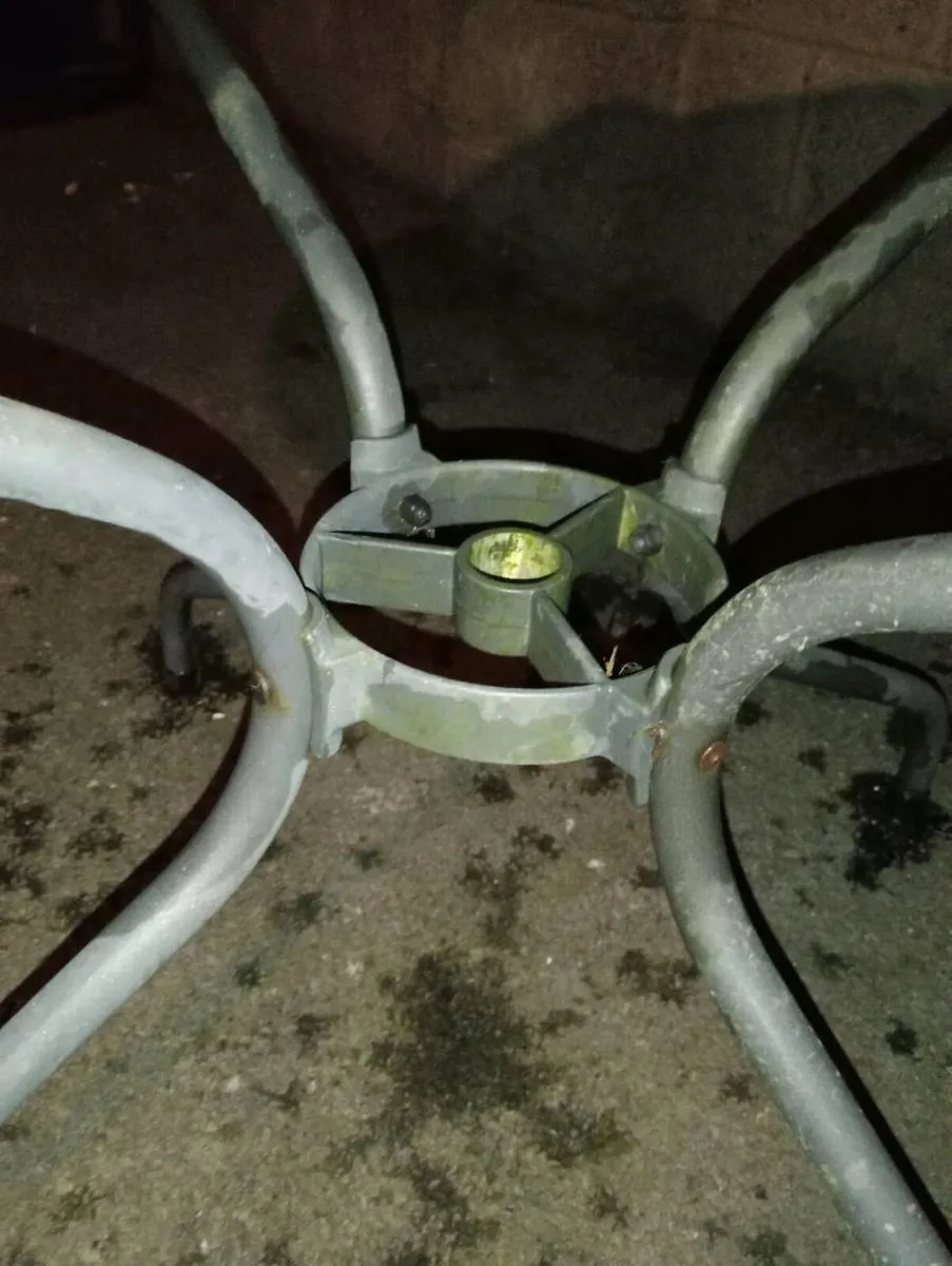 Mesh round garden table - Image 3