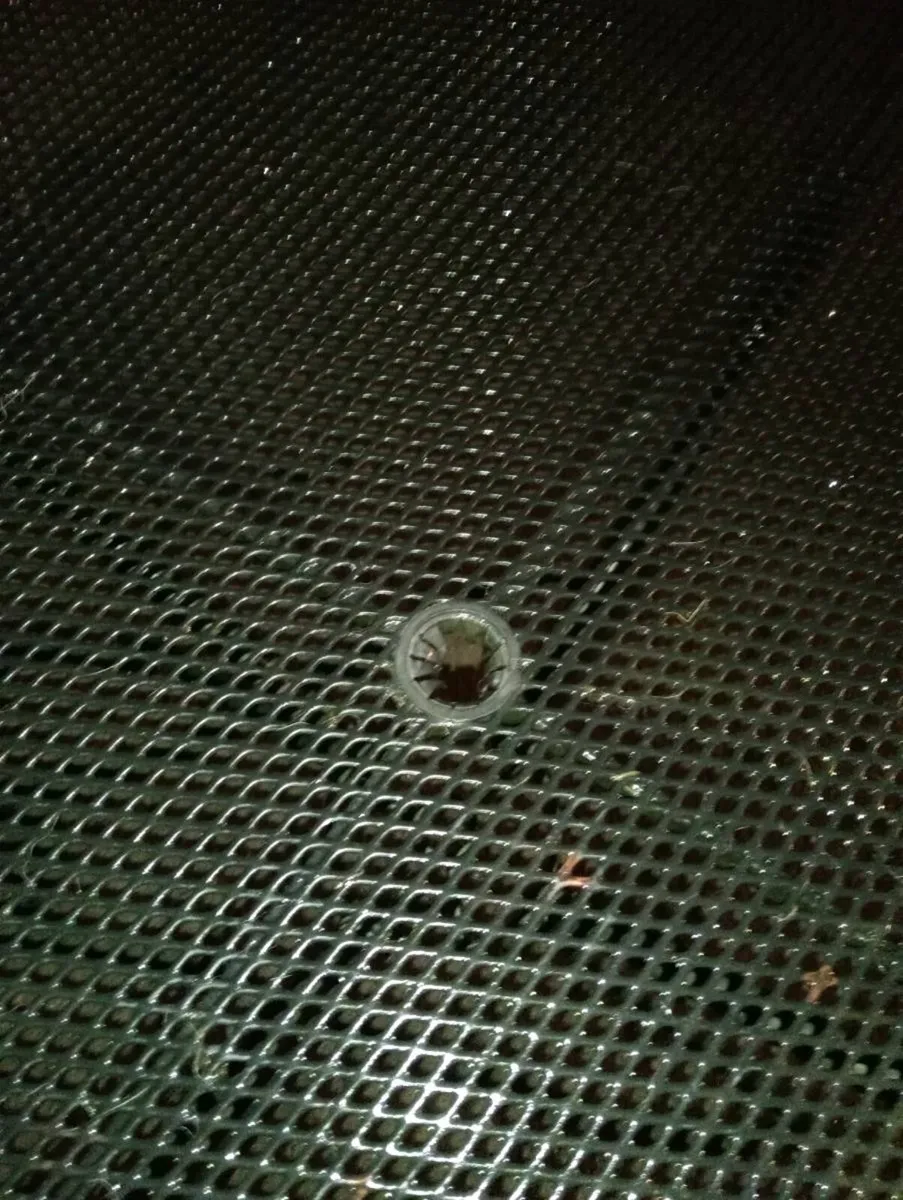 Mesh round garden table - Image 4