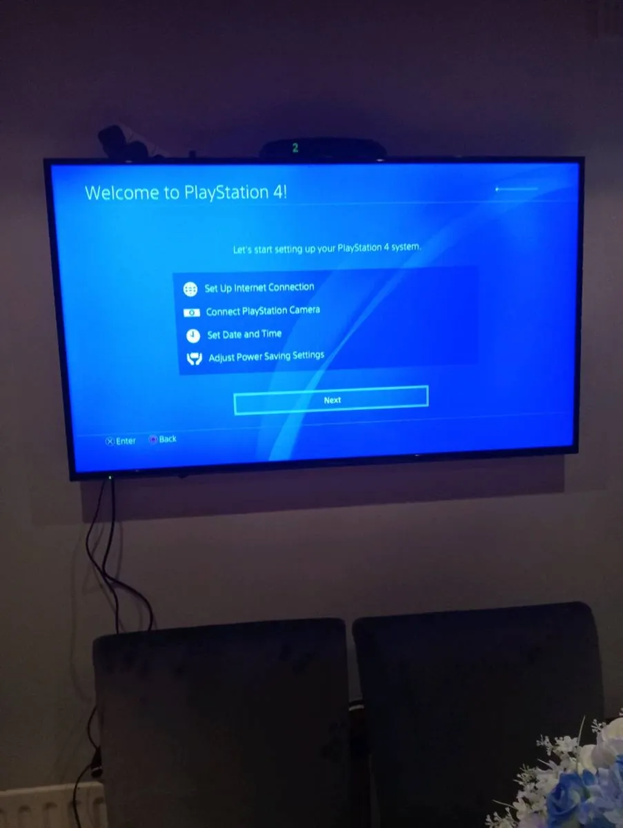 Ps4 500gb console with 2 controllers - Image 2