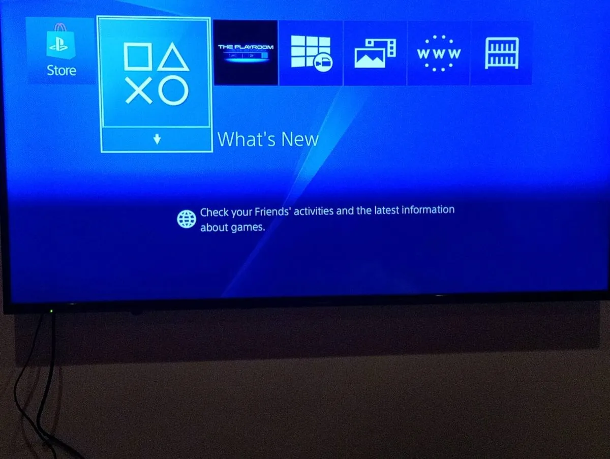 Ps4 500gb console with 2 controllers - Image 3