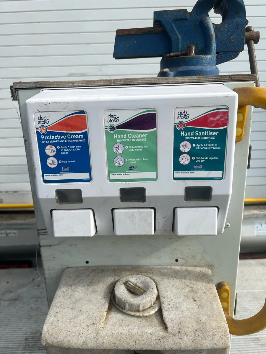 Mobile  Hand washing station work bench - Image 2