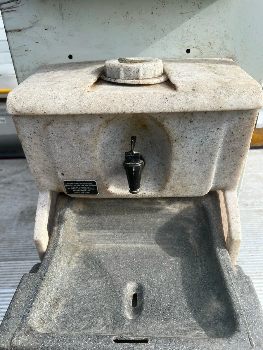 Mobile  Hand washing station work bench - Image 3