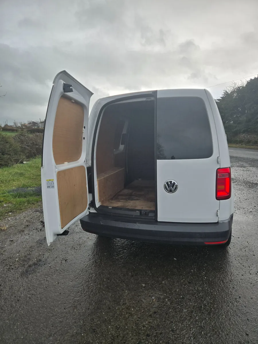 Volkswagen Caddy 2018 🚗 - Image 4
