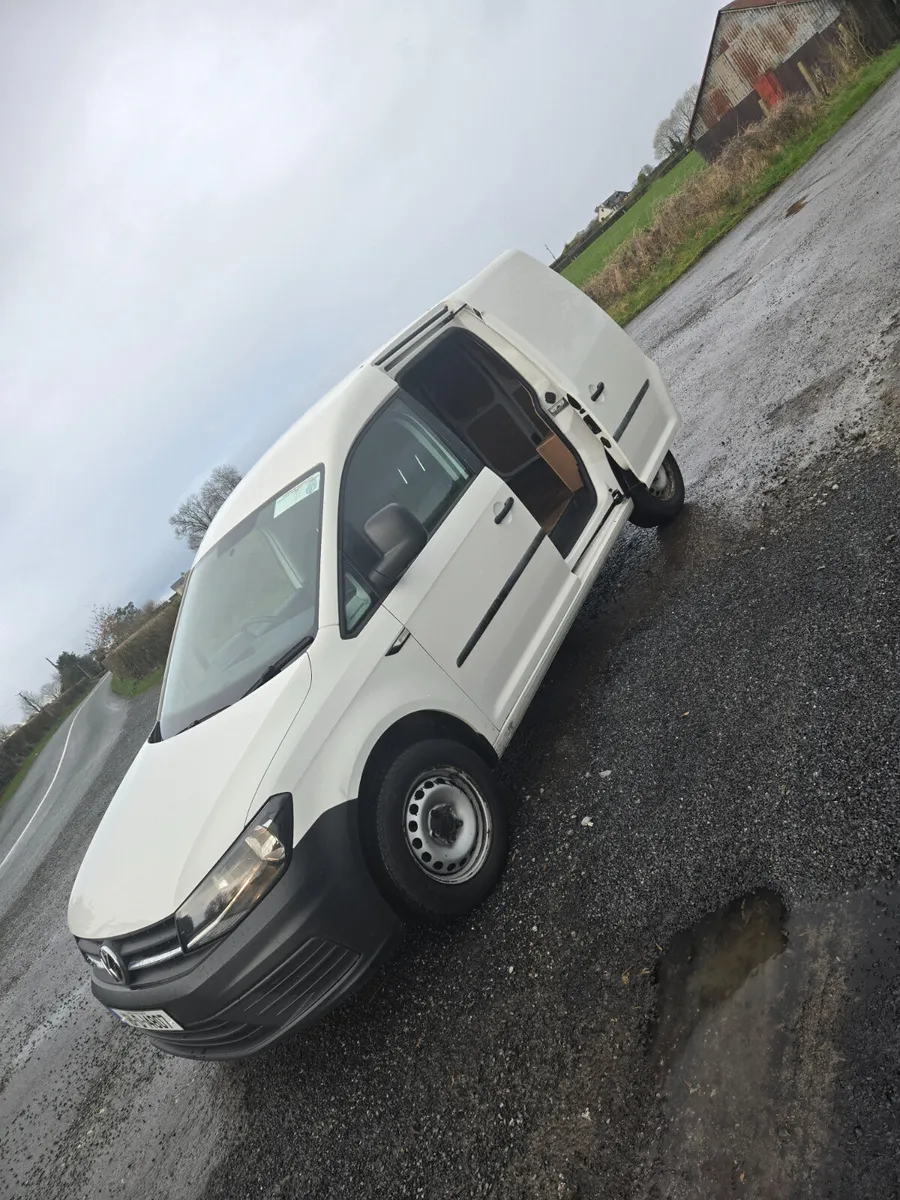 Volkswagen Caddy 2018 🚗 - Image 1