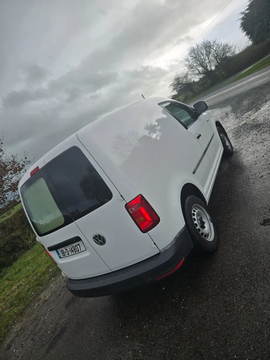 Volkswagen Caddy 2018 🚗 - Image 2