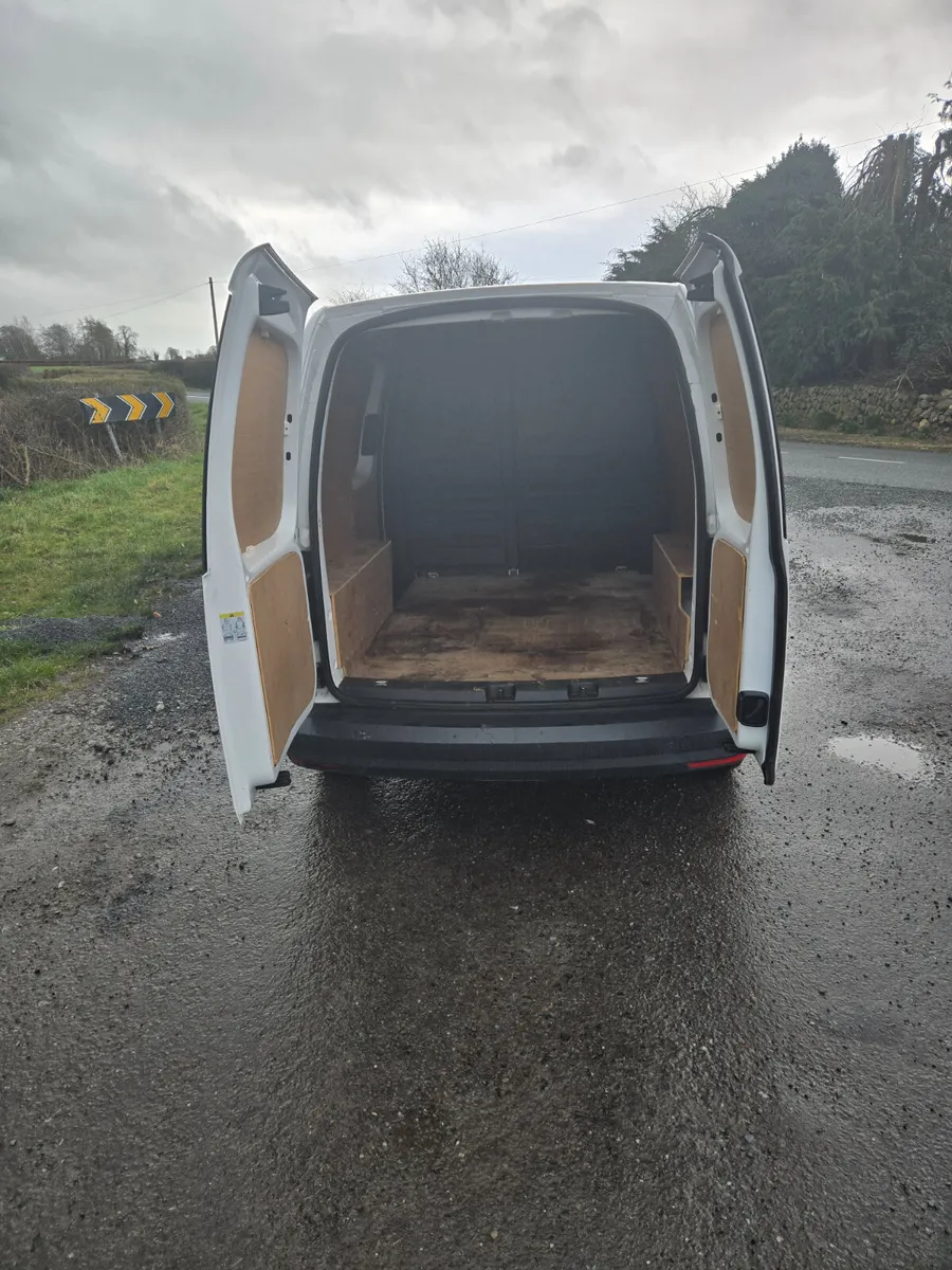 Volkswagen Caddy 2018 🚗 - Image 3