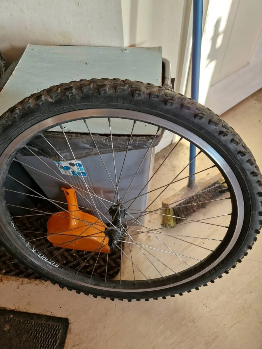 Bike parts. - Image 1