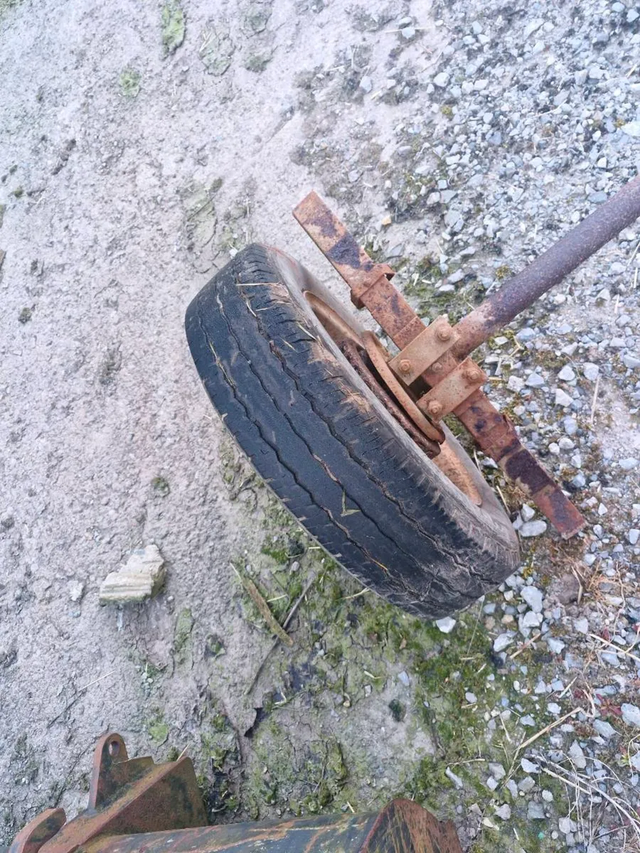 Ifor williams axle - Image 3