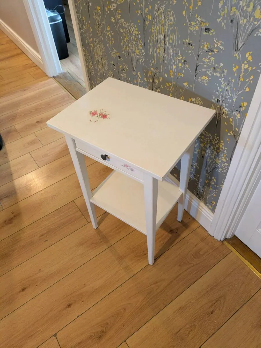 White side table - Image 2