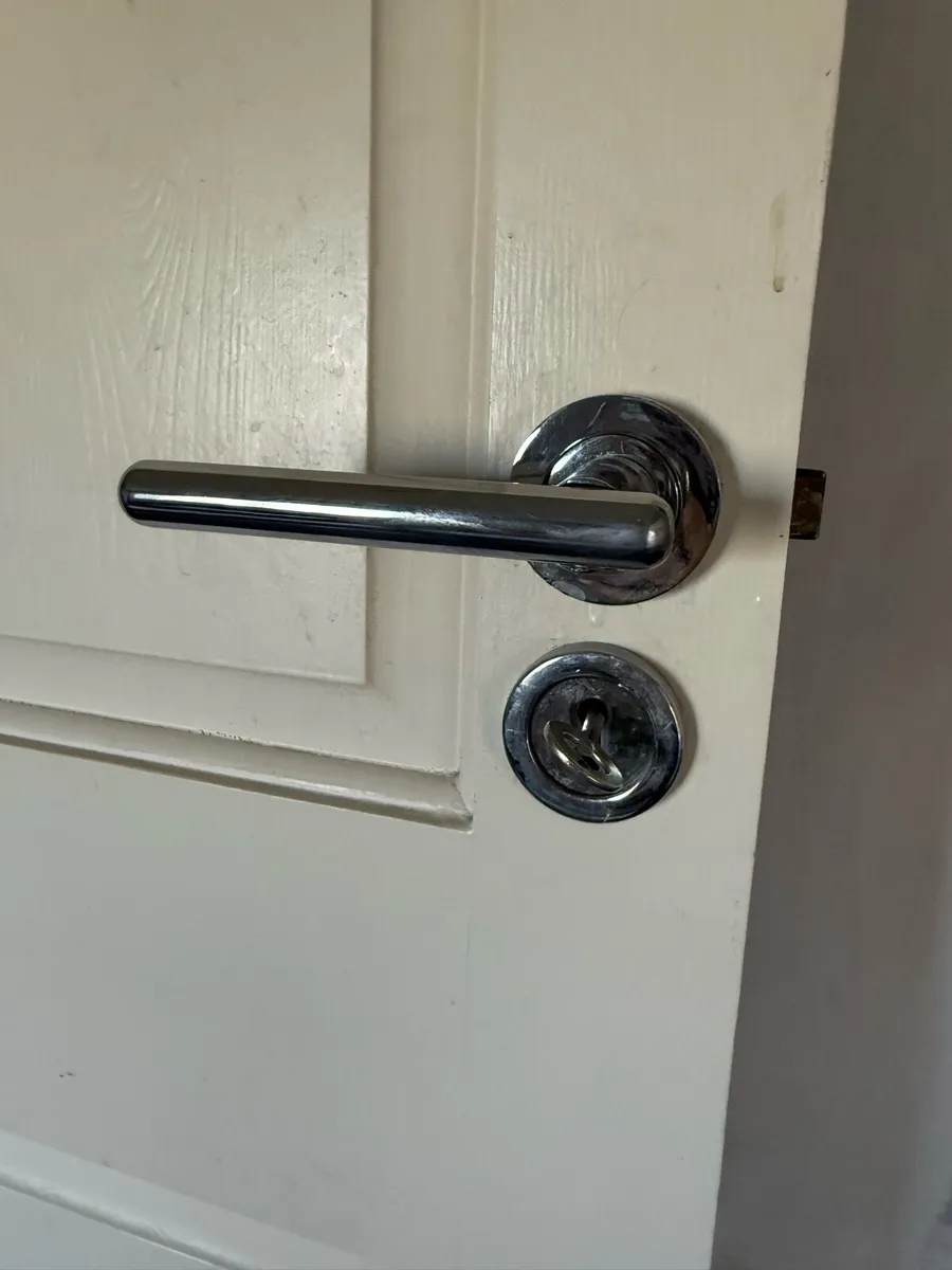 5 Wooden doors- MUST GO ASAP - Image 4