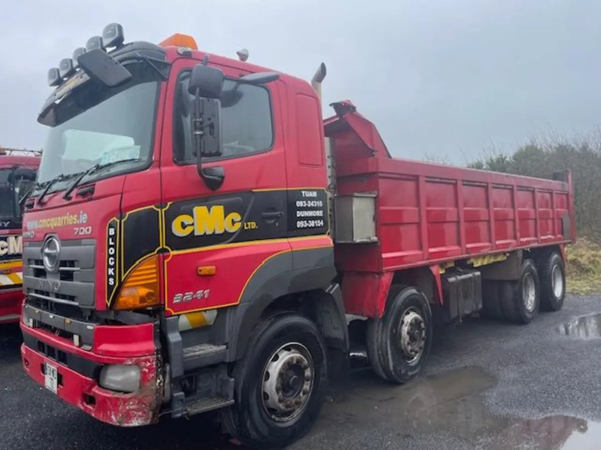 2013 Hino Tipper - Image 1