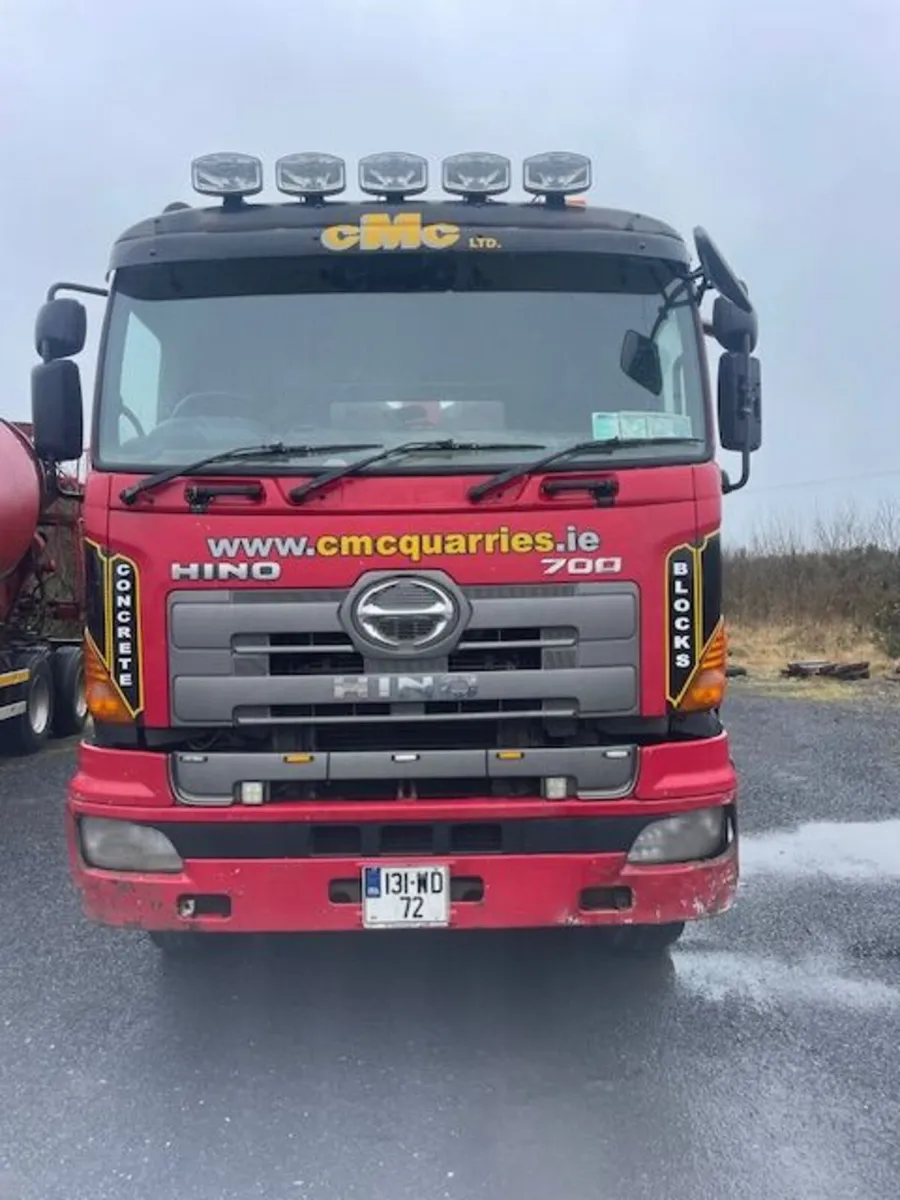 2013 Hino Tipper - Image 2