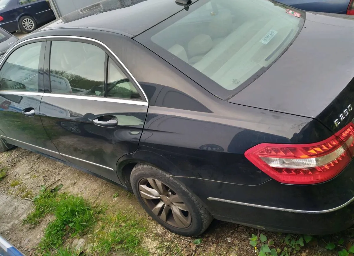 Mercedes E250 Breaking - Image 3