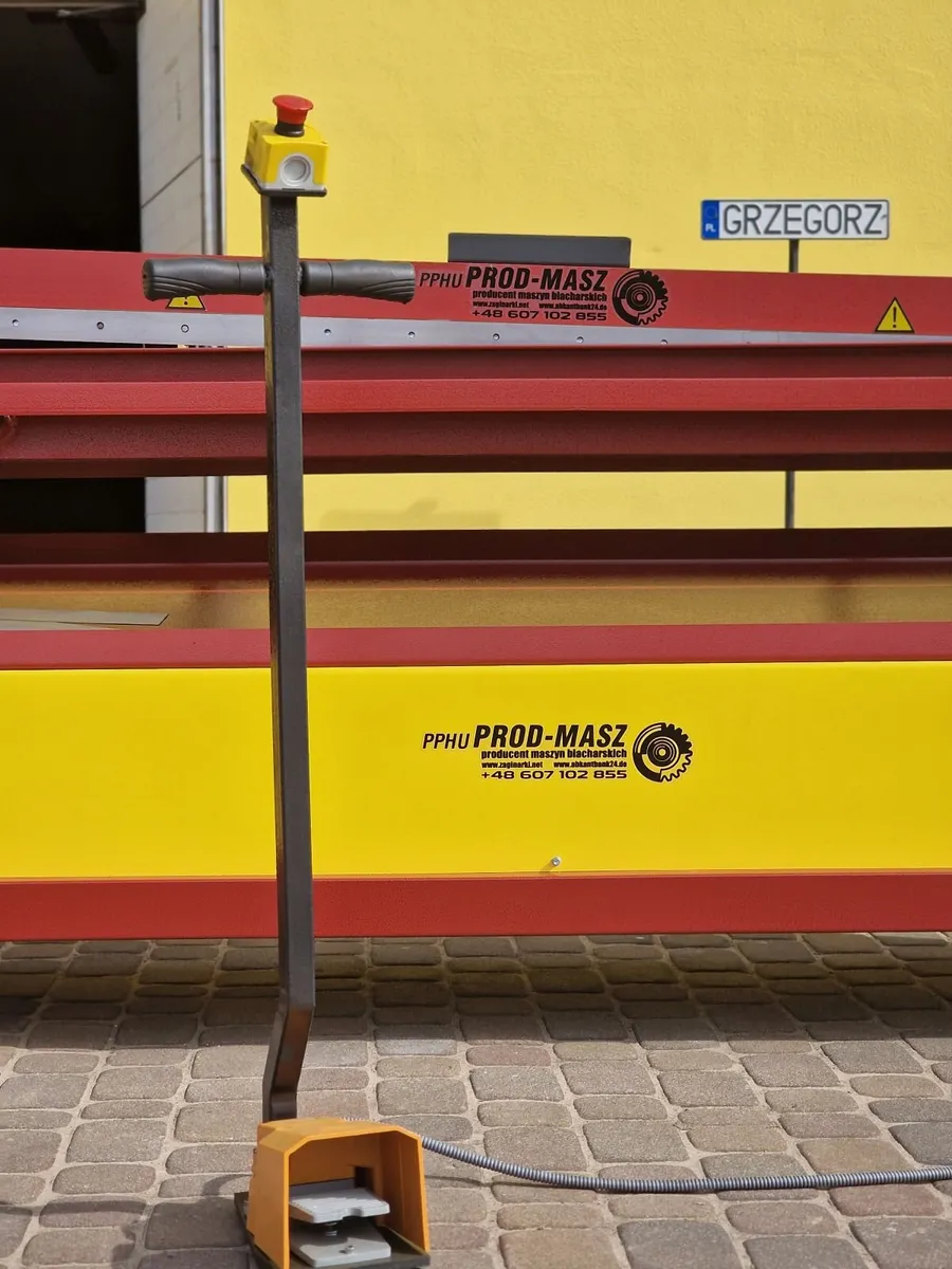 2m hydraulic sheet metal guillotine GLTH-2050/1.2 - Image 2