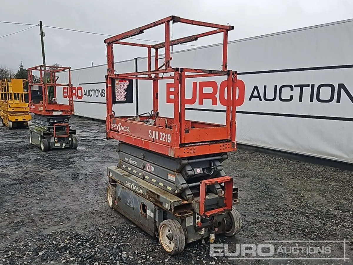 2017 SkyJack SJ3219 - Image 3