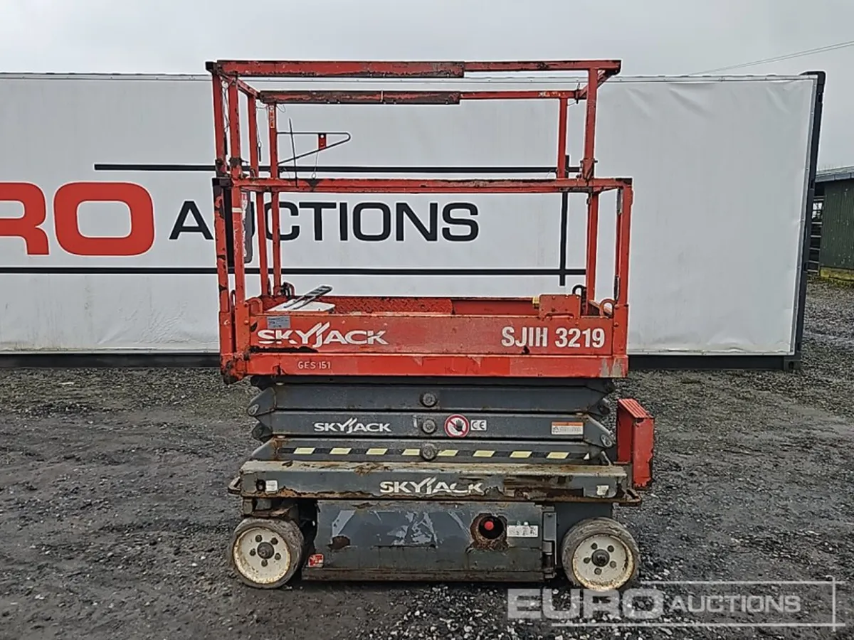 2017 SkyJack SJ3219 - Image 2