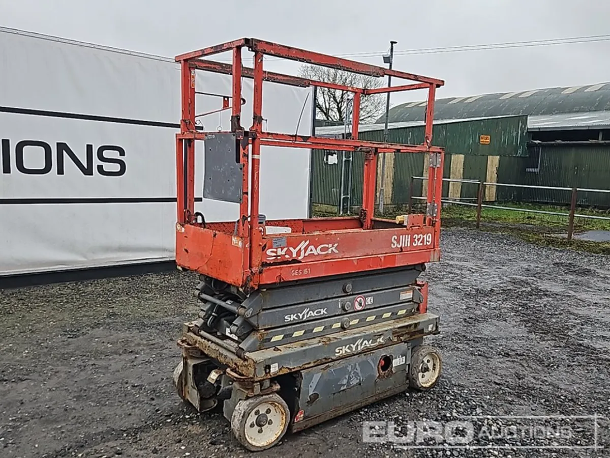 2017 SkyJack SJ3219 - Image 1