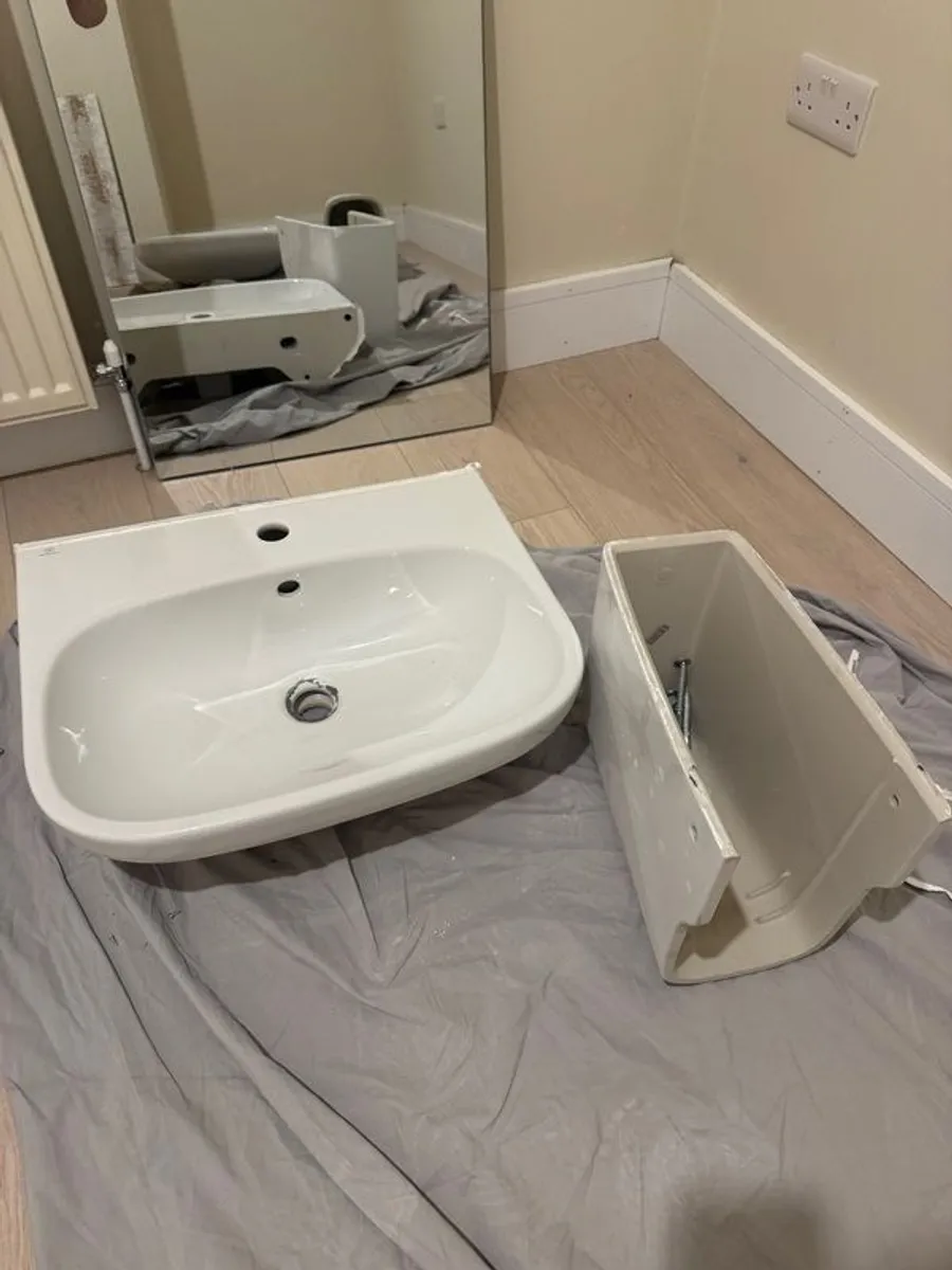 bathroom sinks, mirrors, lights - Image 2