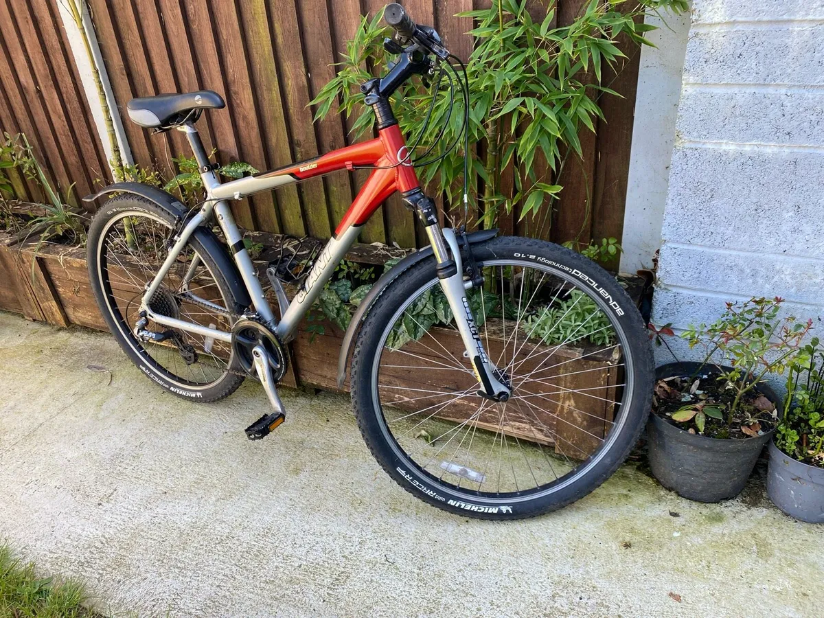 Giant rock 26 inch wheels 21 speed M size 19 - Image 2