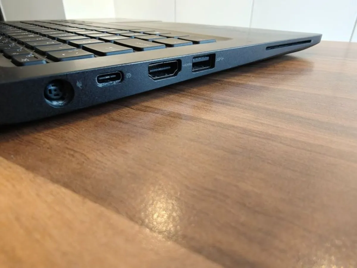 Dell Latitude 5300 | i7 | 16GB | 512GB | 13" FHD - Image 3