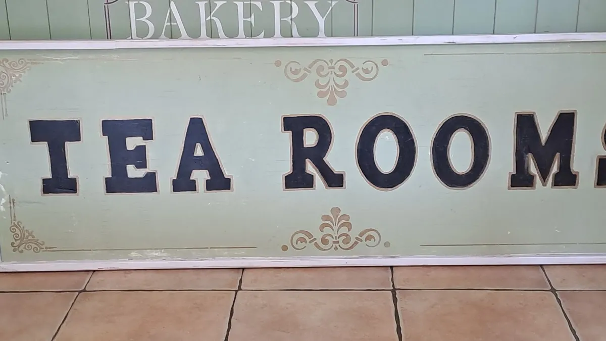 Large vintage style wooden tea rooms sign - Image 4