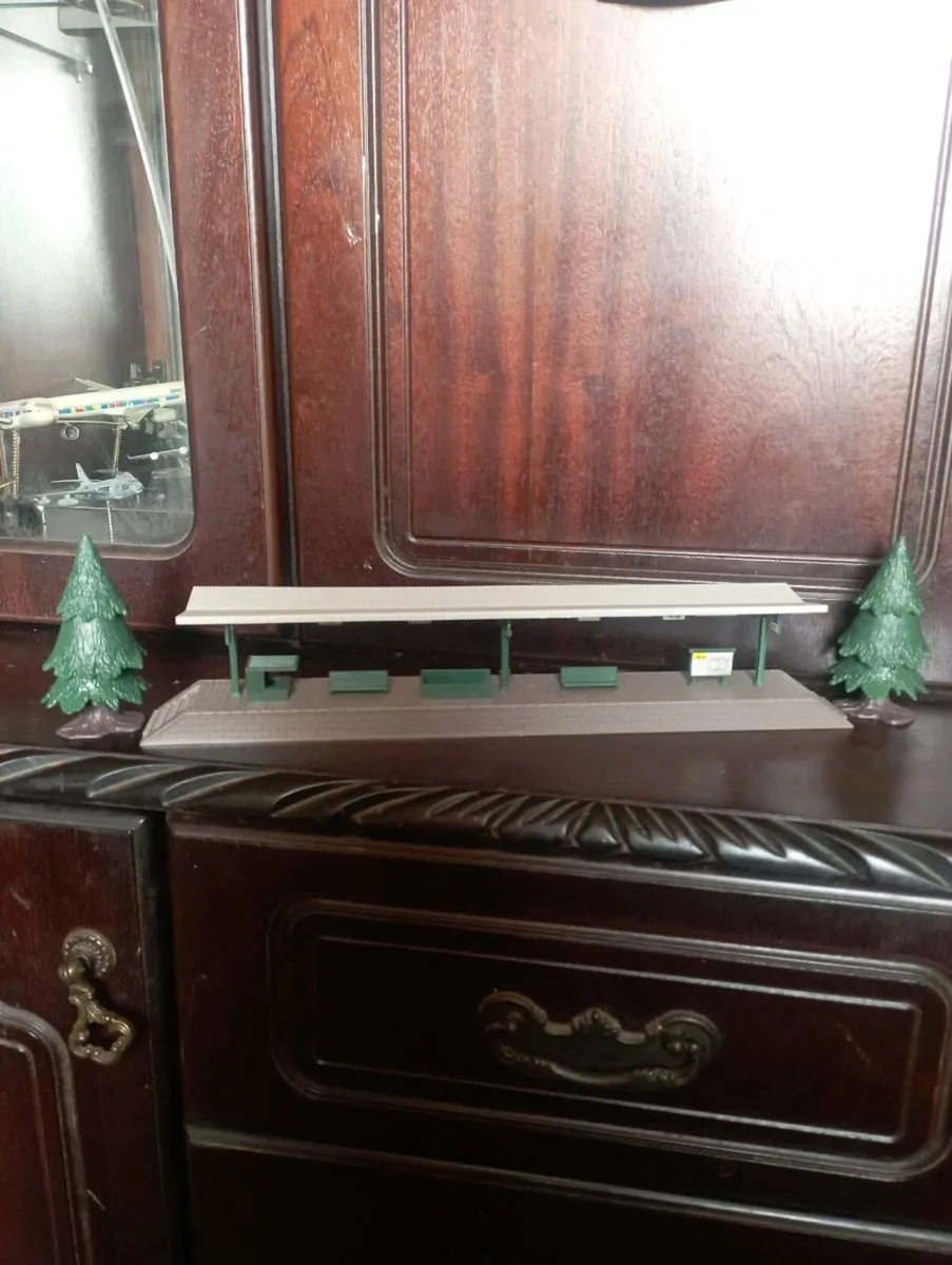 RAILWAY STATION PLATFORM ACCESSORIE.