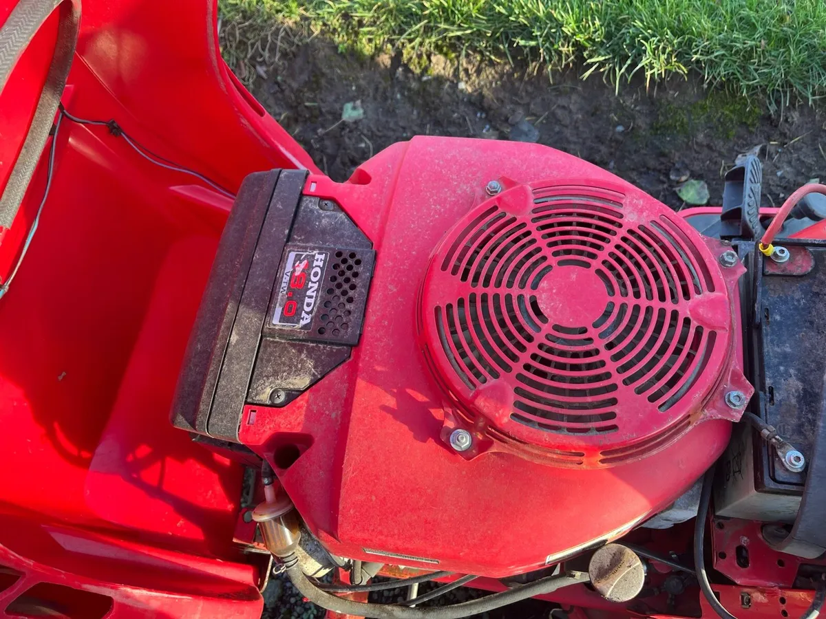 Countax hydrostatic v twin - Image 4