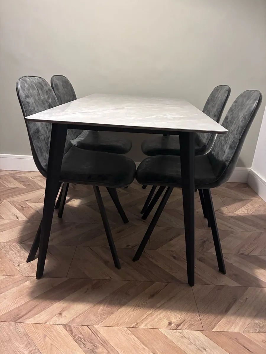Table & 4 chairs - Image 2