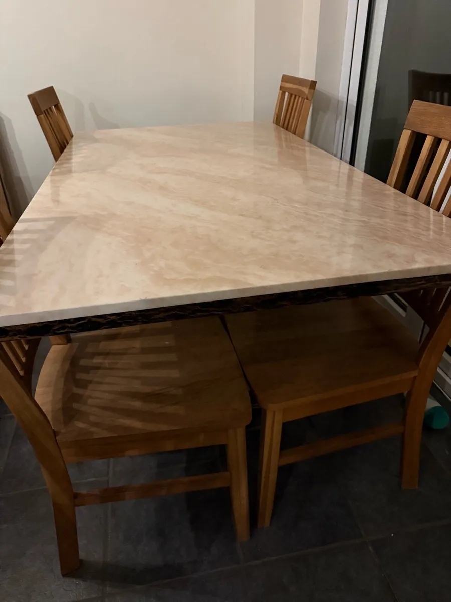 Table and chairs - Image 3