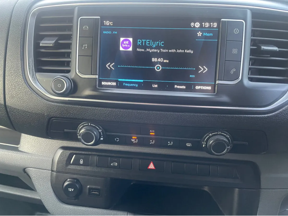 Peugeot Expert PROFESSIONAL STD 1.5 HD HDI 120 4 - Image 2