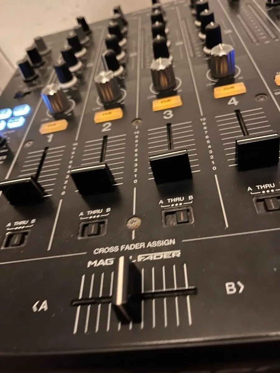 Pioneer DJM-750MK2 DJ Mixer - Image 4